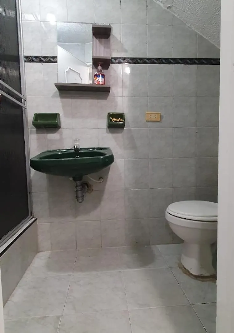 San Antonio Room Cerca Al Aeropuerto Bogotá Alloggio in famiglia